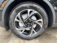 The 2025 Nautilus is a new take on the midsize favourite Lincoln. The front end and signature grill... (image 2)
