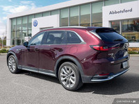 This Mazda CX-90 MHEV boasts a Intercooled Turbo Gas/Electric I-6 3.3 L/200 engine powering this Aut... (image 2)
