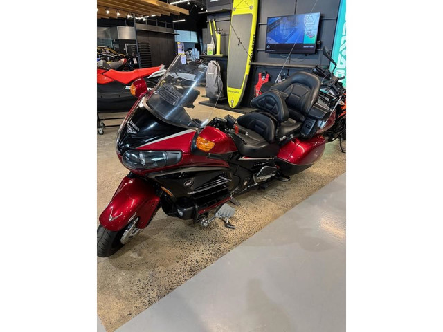 2015 Honda Gold Wing 40 eme anniversaire in Sport Touring in Québec City - Image 2