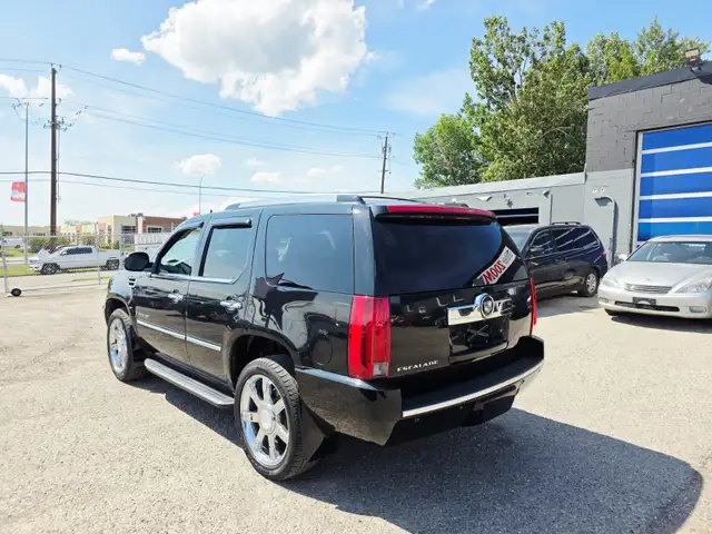 2007 Cadillac Escalade 7 Passenger Sunroof Power Heated Leather  in Cars & Trucks in Calgary - Image 7