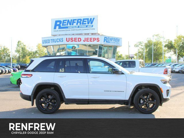 2023 Jeep Grand Cherokee Altitude 4x4, Heated Seats, in Cars & Trucks in Calgary