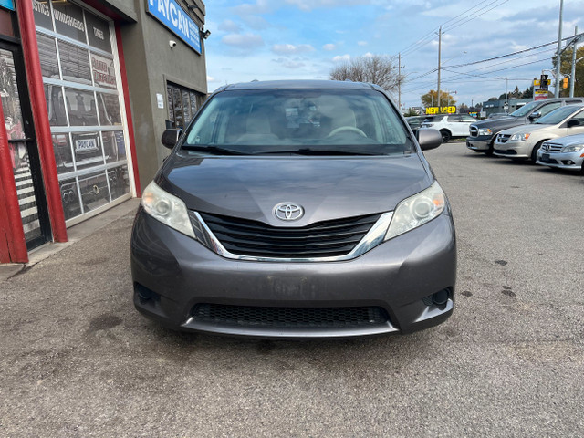 2013 Toyota Sienna LE in Cars & Trucks in Kitchener / Waterloo - Image 2