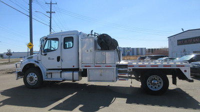 2006 FREIGHTLINER M2 106 S/A FLAT DECK