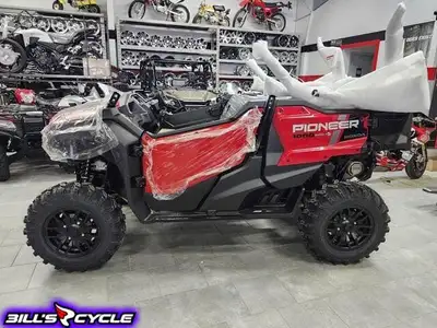 2025 HONDA SXS 1000 M5DS SXS 1000 M5DS Pioneer 5 Seater Deluxe, Auto or Paddle Shift Red NEW Adverti...