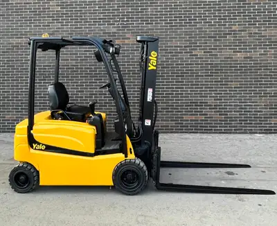 YALE 4000lbs CAP INDOOR/OUTDOOR ELECTRIC FORKLIFT 3 STAGE SIDE-S