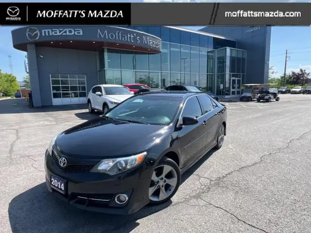 2014 Toyota Camry SE dans Autos et camions dans Barrie - Image 2