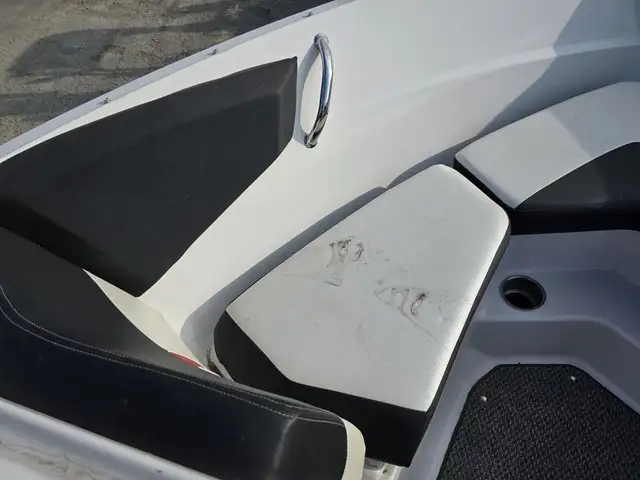 2013 Four Winns H200 SS 62.2HOURS FINANCING AVAILABLE in Powerboats & Motorboats in Saskatoon - Image 15