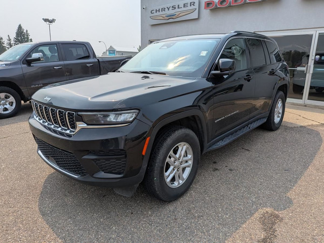 2023 Jeep Grand Cherokee Laredo 4x4 for sale in Cars & Trucks in Medicine Hat - Image 3