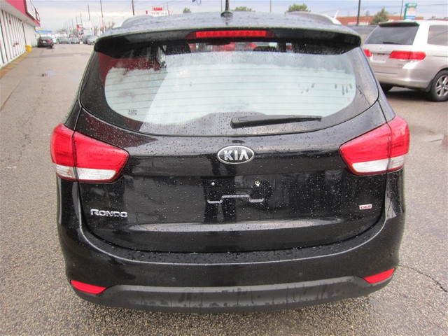 2016 KIA Rondo FX | 3RD ROW | 2-SETS OF TIRES | TINTED WINDOWS | in Cars & Trucks in City of Toronto - Image 4