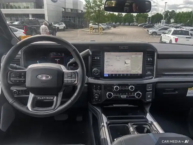 2025 Ford Super Duty F-250 SRW Platinum dans Autos et camions dans Brandon - Image 11