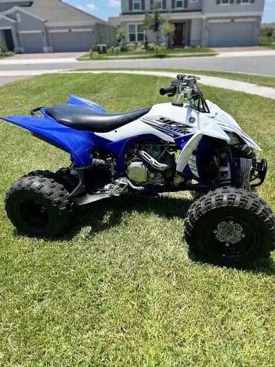 APPLY NOW: https://www.ridecollective.ca/get-pre-approved The 2016 YAMAHA YFZ450R is a race-bred spo...