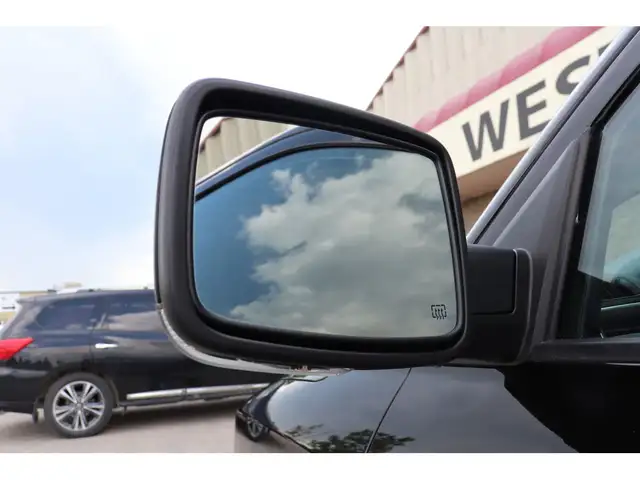 2022 Ram 1500 Classic SLT LUXURY EDITION CREW 4X4, LOADED/LEATHE in Cars & Trucks in Winnipeg - Image 40