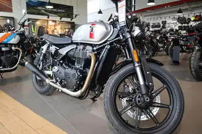 Argyll Motorsports 2025 Triumph Speed Twin 900 Aluminium Silver/Carnival Red/Jet Black The Speed Twi...