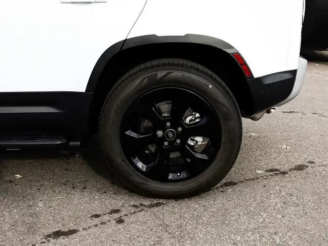 2024 Land Rover Defender 110 P300 S in Cars & Trucks in Oshawa / Durham Region - Image 10