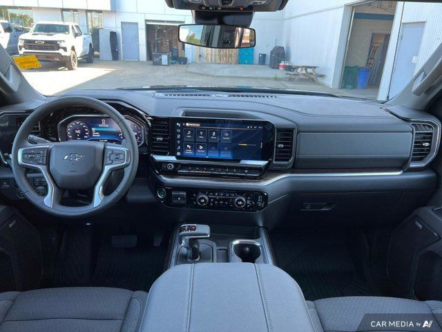 2025 Chevrolet Silverado 1500 RST 4WD Crew Cab | Dark in Cars & Trucks in Strathcona County - Image 4