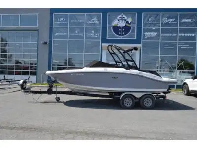 SPX190 4.5L MPI A1 200CV - HEURES MOTEUR : 54 - SIMRAD GO5 XSE - RADIO FUSION BT - 4 HAUT-PARLEURS -...