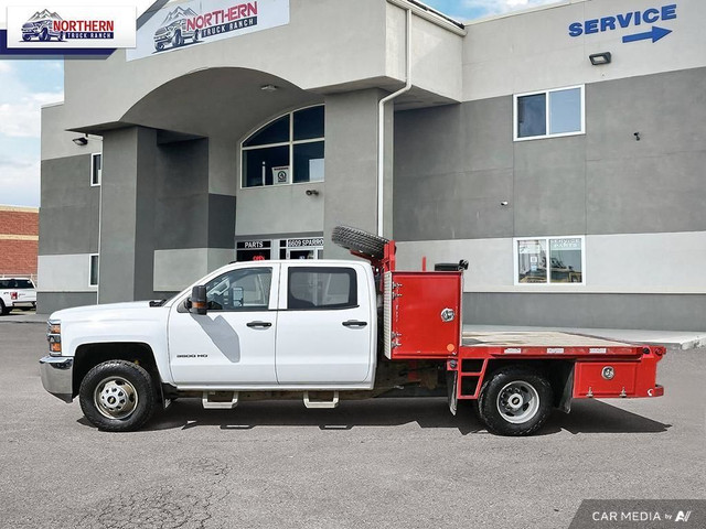 2019 Chevrolet Silverado 3500HD WT CREW CAB 4X4 FLAT DECK / T... in Cars & Trucks in Edmonton - Image 4