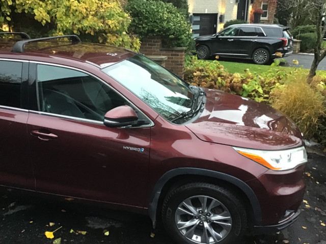 2015 Toyota Highlander LE in Cars & Trucks in Longueuil / South Shore