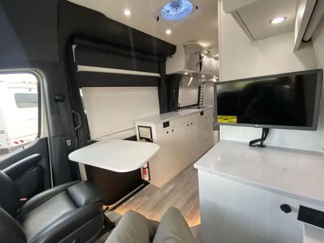 2025 Pleasure-Way Plateau FL in RVs & Motorhomes in Kelowna - Image 8