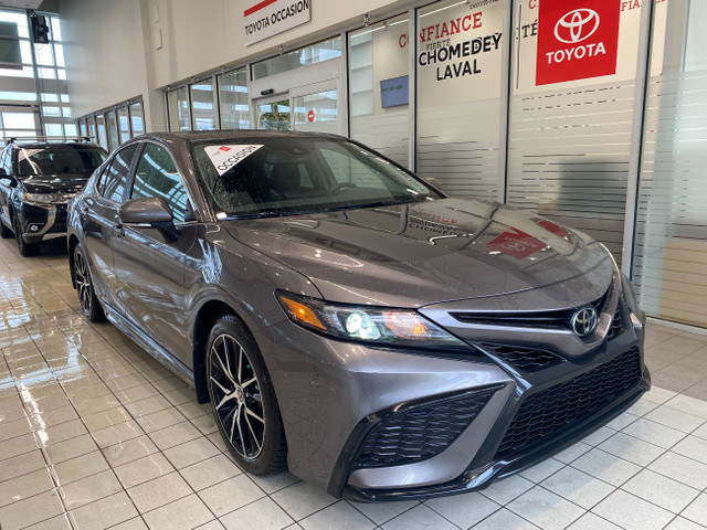 2023 Toyota Camry SE Upgrade Toit Ouvrant Bluetooth Camera Volan in Cars & Trucks in Laval / North Shore