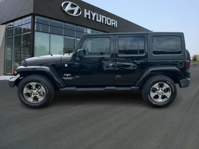 2017 Jeep Wrangler Unlimited Sahara in Cars & Trucks in Oshawa / Durham Region - Image 9