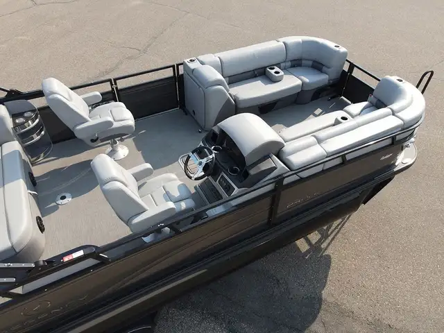 2024 Regency 230 LE3 Sport TRITOON, Mercury Verado 250L w/ Activ in Powerboats & Motorboats in Winnipeg - Image 13