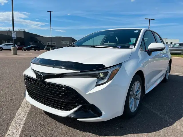 2023 Toyota Corolla Hatchback SE ! HEATED SEATS ! CRUISE CONTROL in Cars & Trucks in Moncton - Image 2