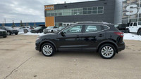 This Nissan Qashqai is equipped with: Cloth Seats, Power Moonroof, Remote Start, Heated Front Seats,... (image 5)