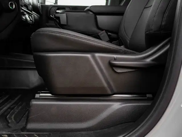 2025 GMC Sierra 3500HD Pro dans Autos et camions dans Comté de Strathcona - Image 16