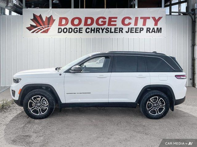 2022 Jeep Grand Cherokee Trailhawk in Cars & Trucks in Saskatoon - Image 2
