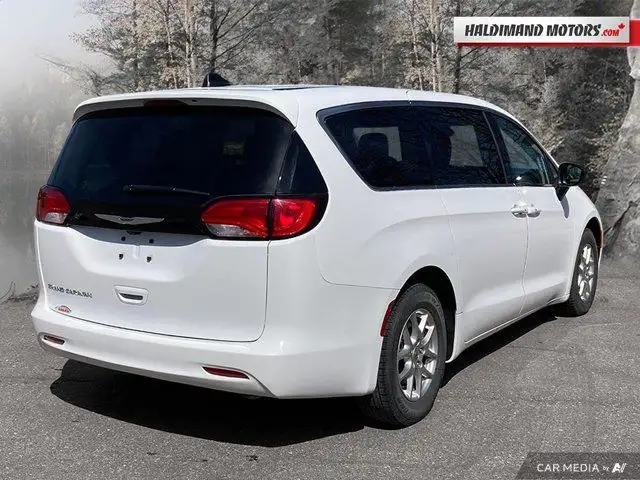 2024 Chrysler Grand Caravan SXT in Cars & Trucks in Hamilton - Image 6