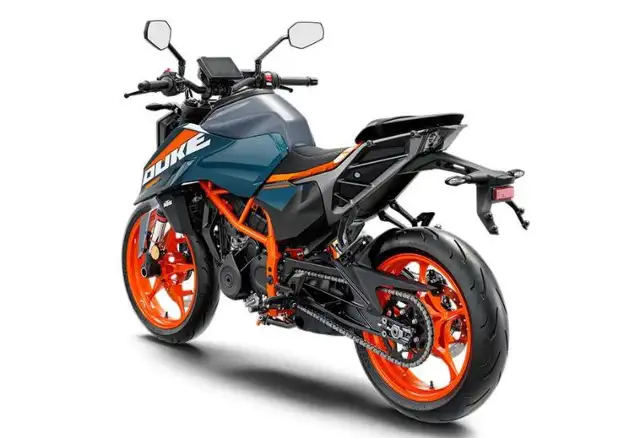2025 KTM 390 DUKE in Sport Bikes in Laval / North Shore - Image 6