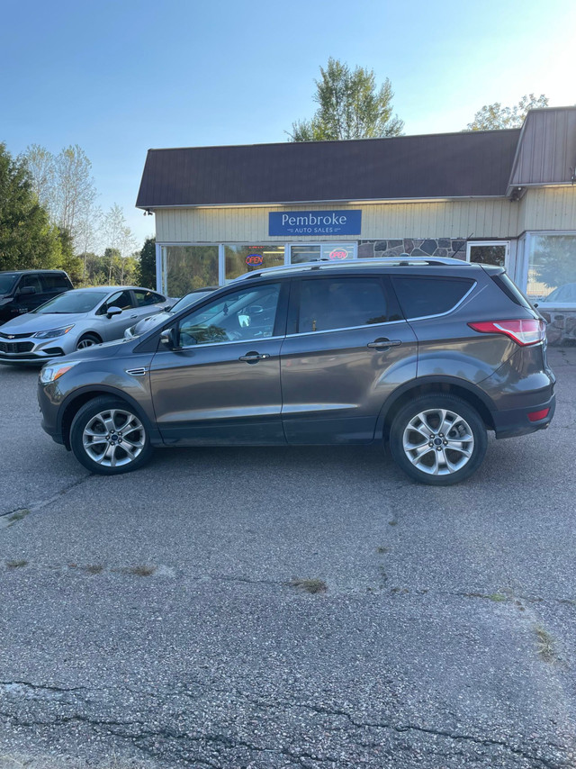 2015 Ford Escape Titanium in Cars & Trucks in Pembroke - Image 4