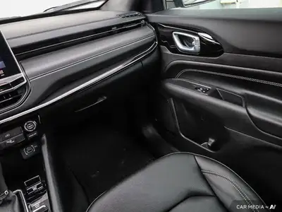 2024 Jeep Compass Altitude | Heated Seats | Rain Sensing Wipers, View more