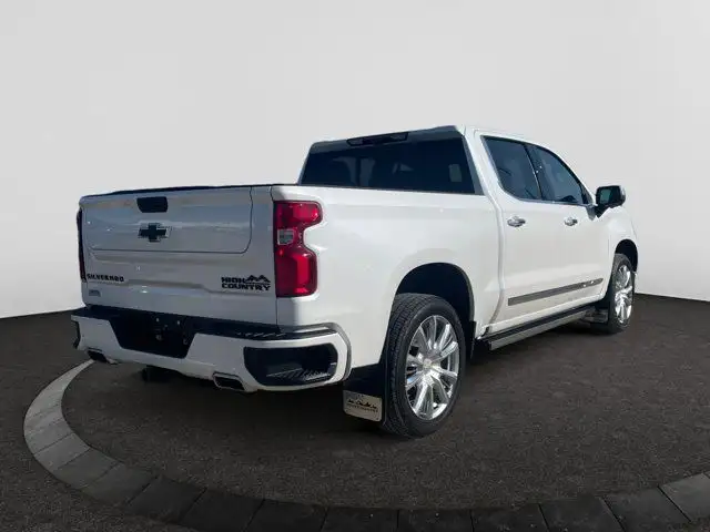 2023 Chevrolet Silverado 1500 High Country Crew Cab in Cars & Trucks in Regina - Image 6