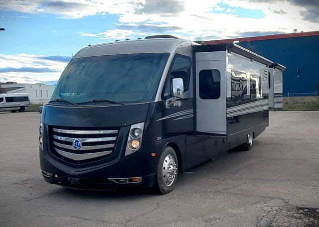 2012 Holiday Rambler Trip 35PBD in RVs & Motorhomes in Calgary - Image 2