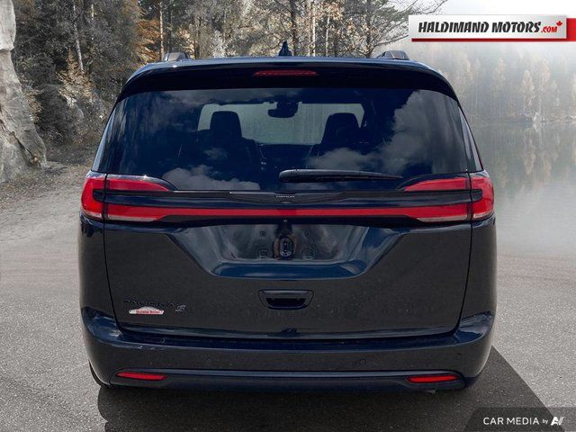 2022 Chrysler Pacifica Touring L in Cars & Trucks in Hamilton - Image 4
