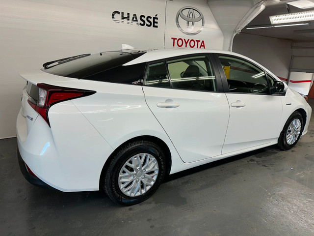 2019 Toyota Prius in Cars & Trucks in City of Montréal - Image 3
