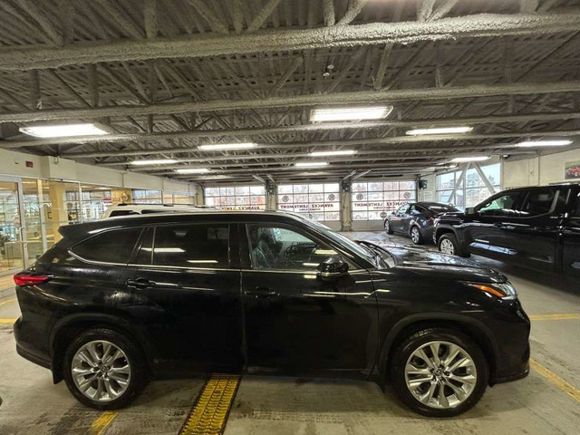 2023 Toyota Highlander Limited AWD 2.4L + C in Cars & Trucks in City of Montréal - Image 4