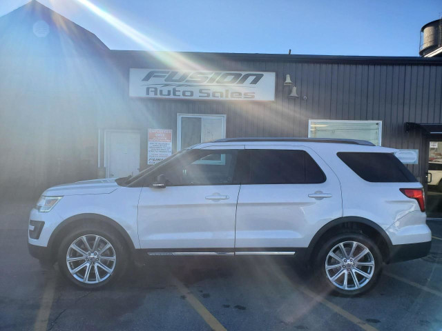  2016 Ford Explorer 4WD XLT-NAV-PAN ROOF-LEATHER-THIRD ROW in Cars & Trucks in Leamington - Image 2