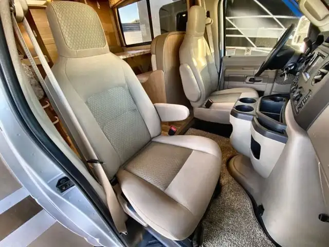 2020 Thor Motor Coach Chateau 22E in RVs & Motorhomes in Abbotsford - Image 27