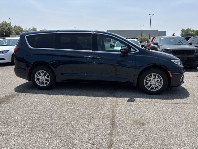 2025 Chrysler Pacifica Select in Cars & Trucks in Mississauga / Peel Region - Image 4