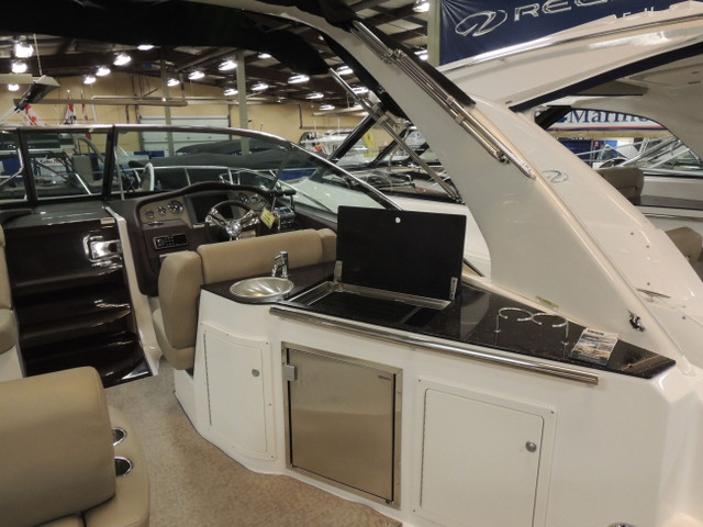 2014 Regal 32 Express in Powerboats & Motorboats in City of Halifax - Image 3