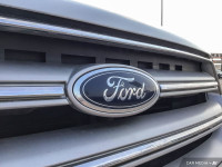 Discover the perfect blend of versatility and comfort with this 2018 Ford Escape SE 4WD! This low-mi... (image 9)