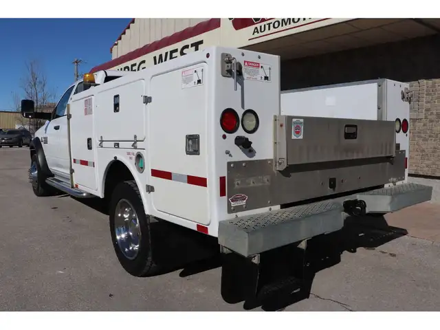2015 Dodge RAM 4500 CREW DUALLY 6.7L CUMMINS 4X4, SERVICE BODY & in Cargo & Utility Trailers in Winnipeg - Image 23
