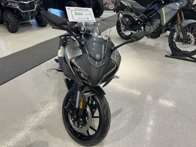 2025 CFMOTO 300SS in Street, Cruisers & Choppers in Calgary - Image 4