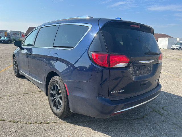 2018 Chrysler Pacifica Hybrid Touring-L Rear DVD | Power Lift... in Cars & Trucks in Kitchener / Waterloo - Image 2