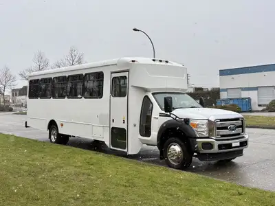 2011 Ford F-550 31 Passenger Powerstroke Diesel Bus Low KMS! 1353hrs ONLY! Powered Door Dual Fuel Ta...