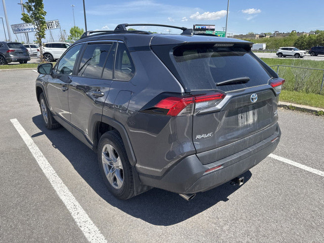 2022 TOYOTA RAV4 XLE HYRBIDE BAS KM HITCH ECRAN CARPLAY TOIT OUV in Cars & Trucks in Laval / North Shore - Image 4