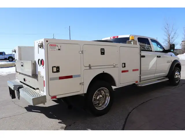 2015 Dodge RAM 4500 CREW DUALLY 6.7L CUMMINS 4X4, SERVICE BODY & in Cargo & Utility Trailers in Winnipeg - Image 15